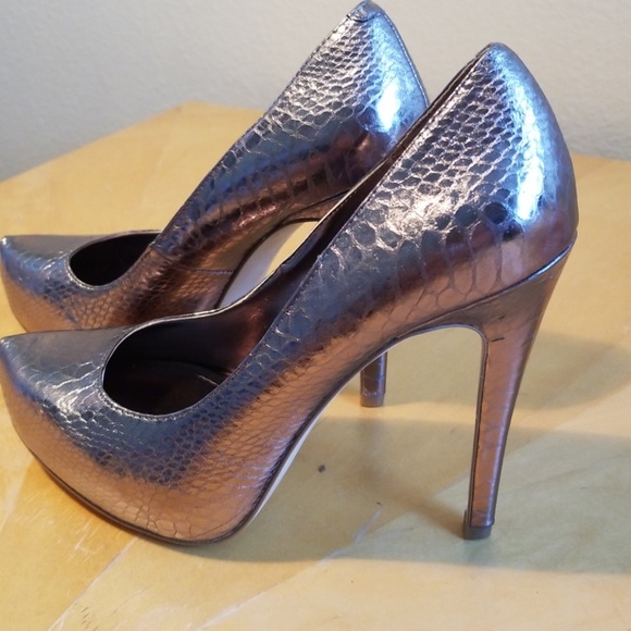 BCBG EVENING PUMPS - Picture 5 of 5